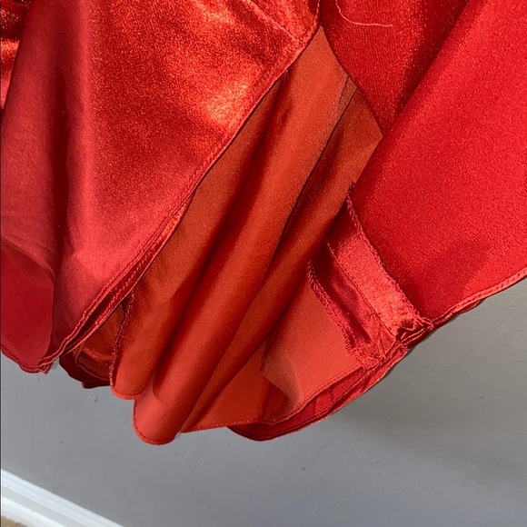 Elegant Red Satin Dress - Picture 15 of 16